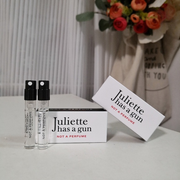 2x Juliette has a gun NOT A PERFUME eau de parfum 1.7ml/0.057oz Ea. Spray Sample - Picture 1 of 1